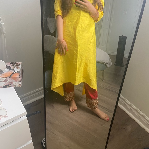 Indian suit - Picture 1 of 4